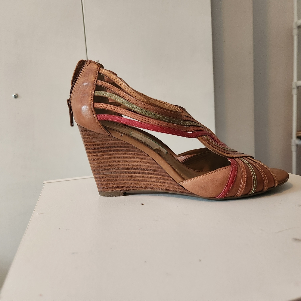 Elegant Brown and Pink Wedge Shoes with Criss-Cross Straps